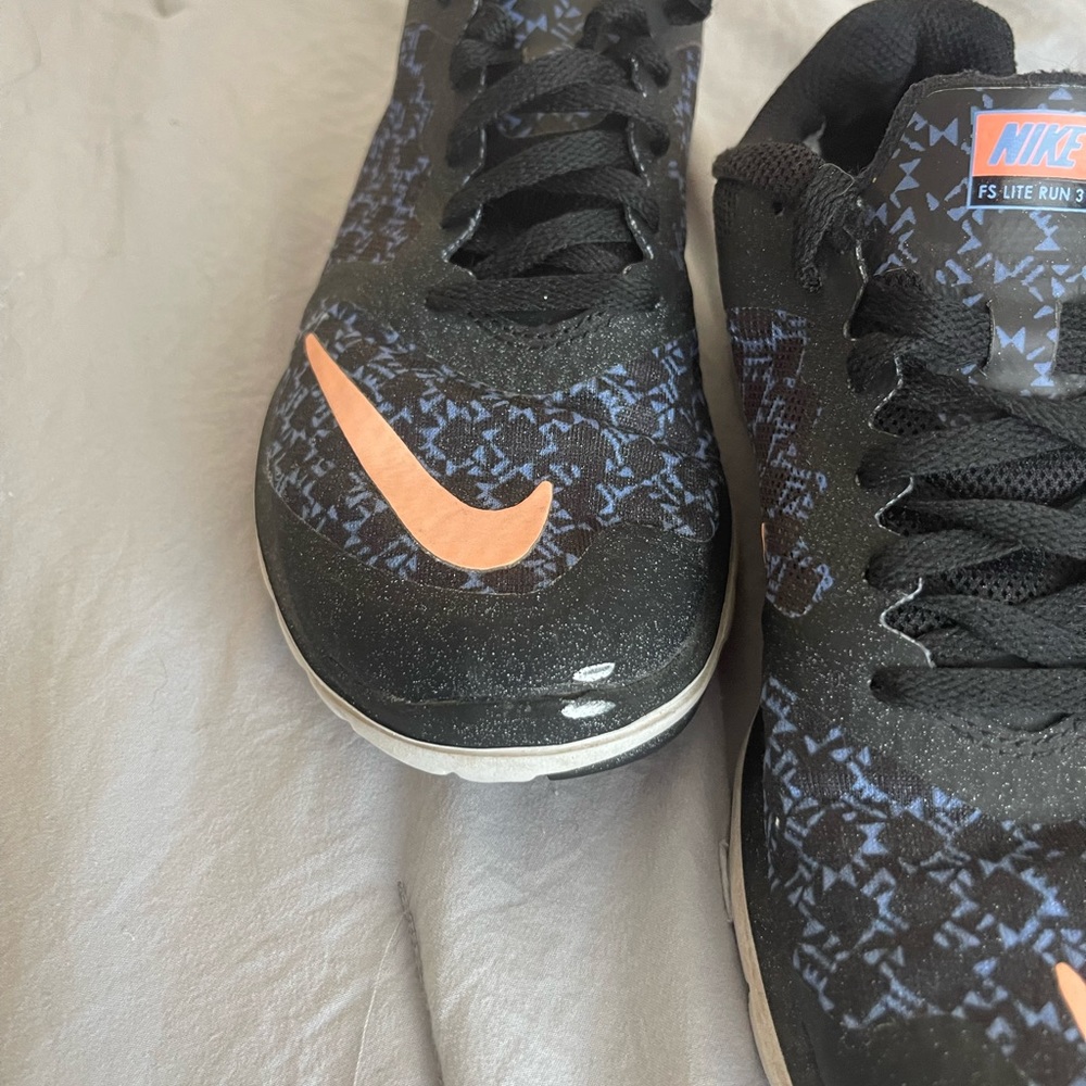Used nikes - Picture 2 of 5